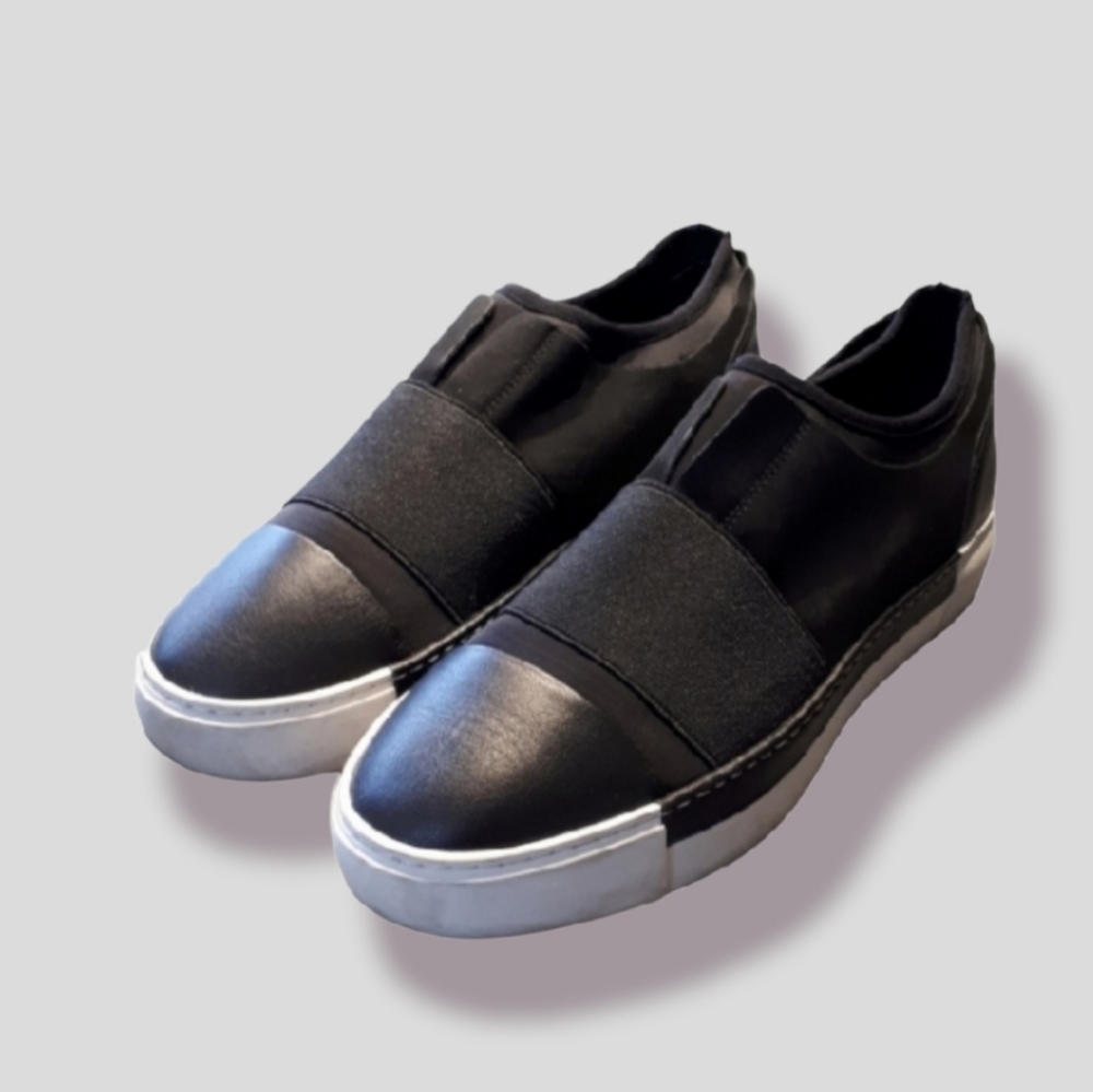 J Slides pull on sneakers